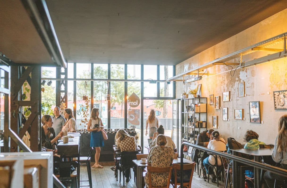 Lomi — specialty coffee shop in Paris