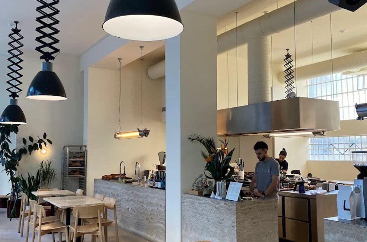 Early — specialty coffee shop in Porto