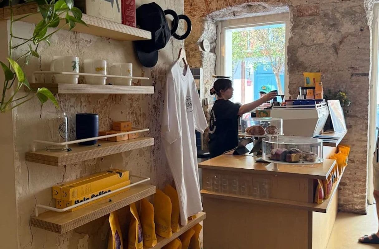 Hola Coffee — specialty coffee shop in Madrid